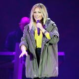 So sieht man Helene Fischer wirklich selten! Bei der Eröffnungsfeier der Winterspiele der Special Olympics im österreichischen Schladming zeigt sich der Schlagerstar im sympathischen Lässig-Look mit Military-Parka, gelbem Pullover und schwarzer Slim-Jeans.