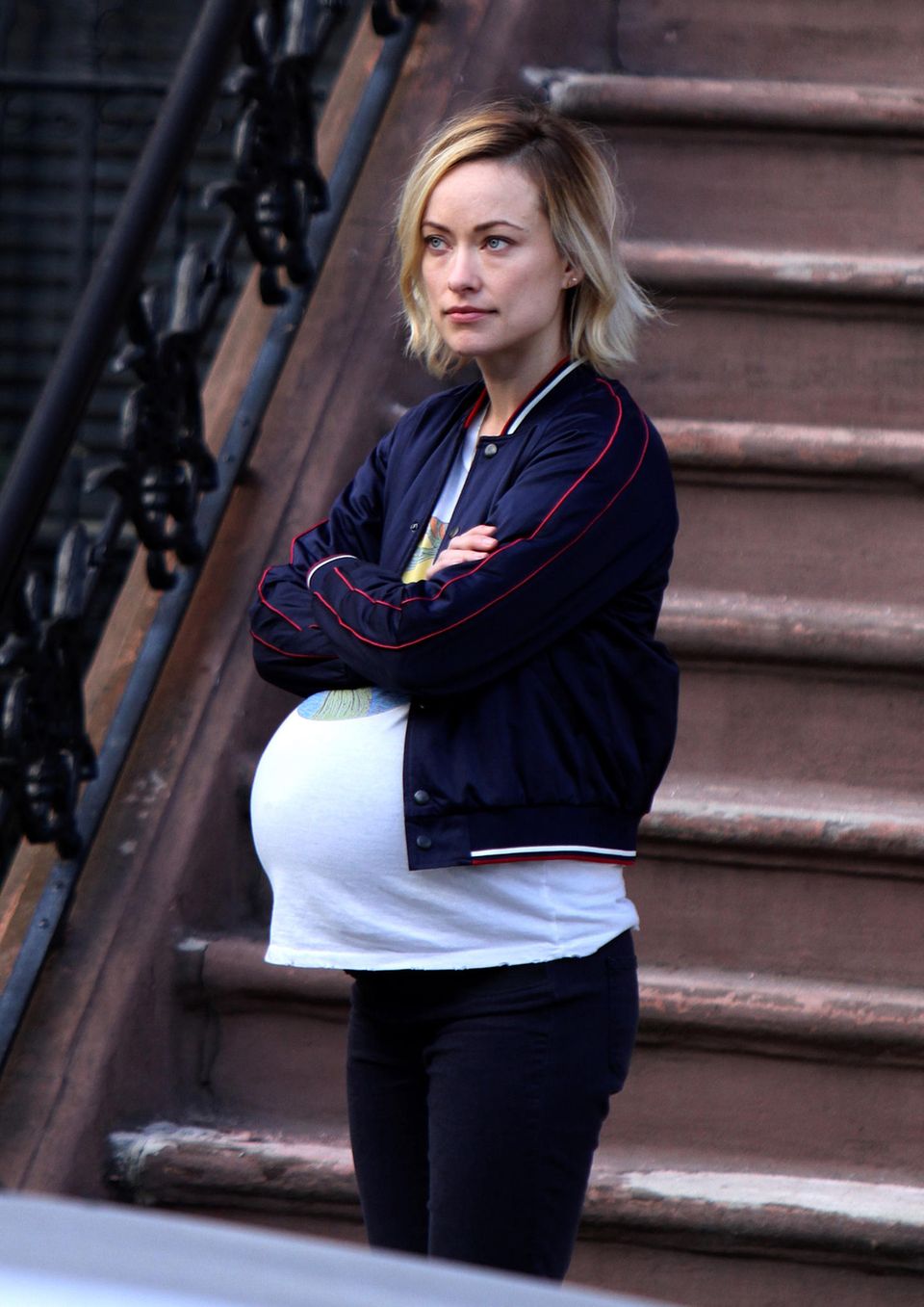 20. März 2017 Oh, wann und wie schnell ist Olivia Wilde denn wieder schwanger geworden? Die zweifache Mutter von einem Sohn und einer Tochter, trägt eine sehr große Kugel. Aber Entwarnung, die Schauspielerin befindet am Filmset von "Life Itself" und trägt nur eine Babybauchattrappe. 20. März 2017 Oh, wann und wie schnell ist Olivia Wilde denn wieder schwanger geworden? Die zweifache Mutter von einem Sohn und einer Tochter, trägt eine sehr große Kugel. Aber Entwarnung, die Schauspielerin befindet am Filmset von "Life Itself" und trägt nur eine Babybauchattrappe.