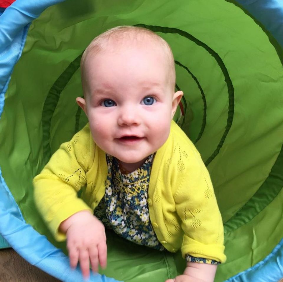23. März 2017 James Van Der Beek und seine Frau Kimberly zeigen endlich ihre jüngste Tochter Emilia, die heute schon ihren 1. Geburtstag feiert. 23. März 2017 James Van Der Beek und seine Frau Kimberly zeigen endlich ihre jüngste Tochter Emilia, die heute schon ihren 1. Geburtstag feiert.
