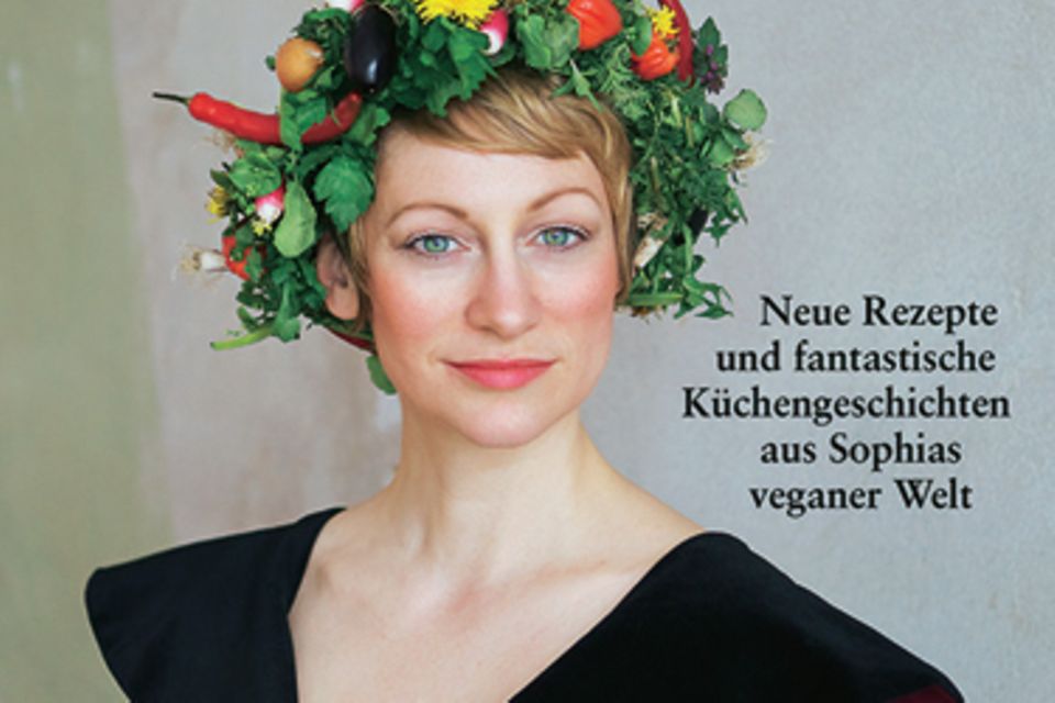 Bärlauch-Risotto: Gemeinsam mit zwölf weiteren veganen Powerfrauen präsentiert Sophia Hoffmann inspirierende Menüs wie "Gameof-Thrones-Dinner" oder "David-Bowie-Tribute-Menü". Ganz ohne tierische Zutaten! ("Vegan Queens", Edel Books, 240 S., 22 Euro) Gemeinsam mit zwölf weiteren veganen Powerfrauen präsentiert Sophia Hoffmann inspirierende Menüs wie "Gameof-Thrones-Dinner" oder "David-Bowie-Tribute-Menü". Ganz ohne tierische Zutaten! ("Vegan Queens", Edel Books, 240 S., 22 Euro)