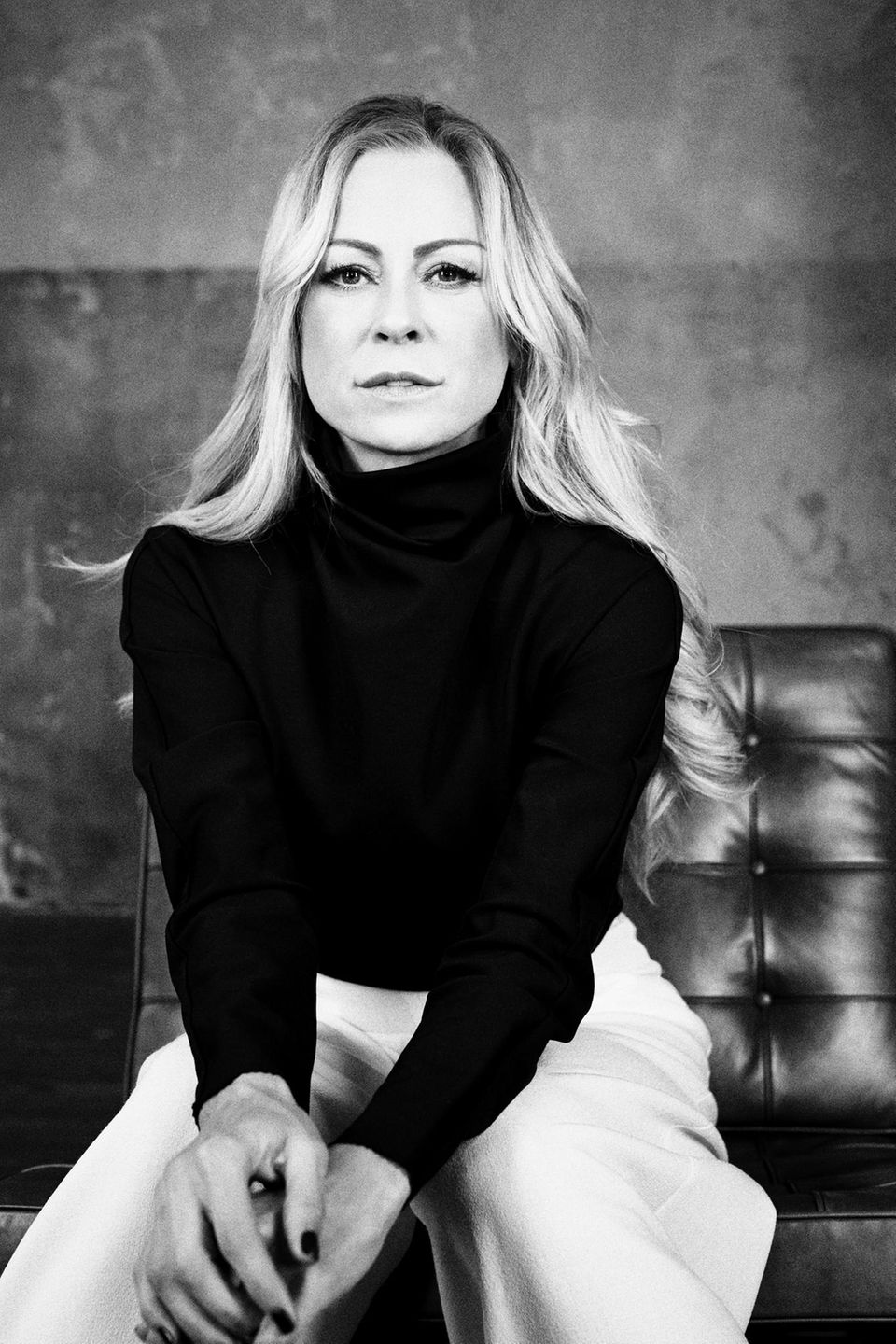 Jenny Elvers : Sich selbst sieht Jenny Elvers, die am 11. Mai 45 Jahre alt wird, am liebsten verspielt-mädchenhaft. Beim großen GALA-Shooting zeigt sie ihre taffe Seite Sich selbst sieht Jenny Elvers, die am 11. Mai 45 Jahre alt wird, am liebsten verspielt-mädchenhaft. Beim großen GALA-Shooting zeigt sie ihre taffe Seite