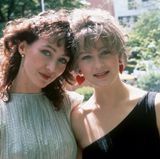 11. März 1983  Christine Kaufmann hinterlässt zwei Töchter: Alexandra und Allegra. Hier ist sie mit der älteren Alexandra zu sehen. Beide stammen aus der Ehe mit Tony Curtis.