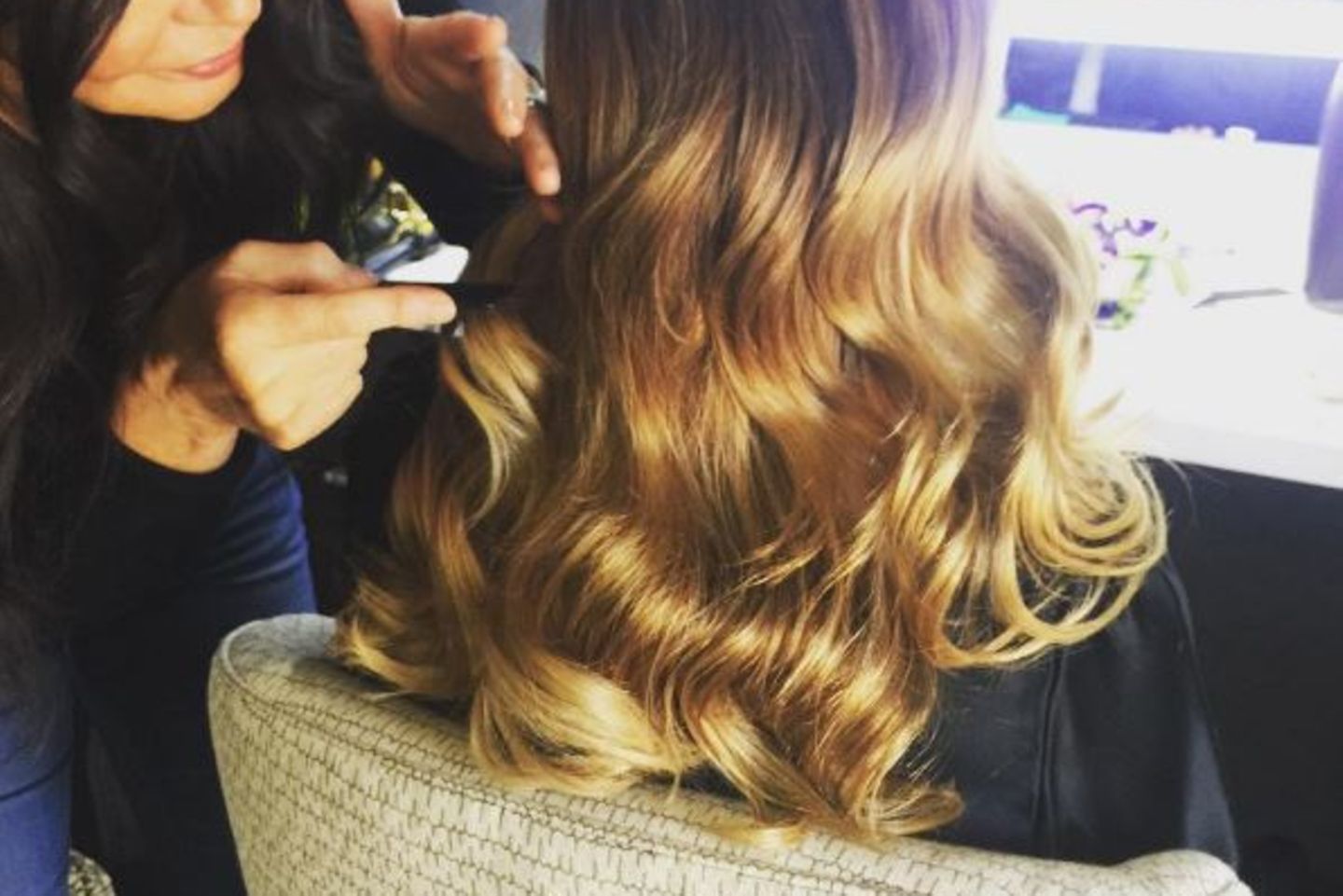 An ihre tolle Haarpracht lässt Heidi Klum nicht viele ran. Doch der Star-Hairstylistin Wendy Iles vertraut sie vom Scheitel bis in die Spitzen.