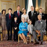 1. April 2017  Das offizielle Konfirmationsfoto zeigt Felix im Kreis seiner Familie und Paten.