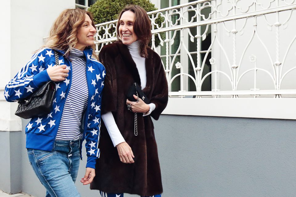 So Sue: Stars and Stripes gehen immer, oder? Sue und Annette zelebrieren den Freundinnen-Style. Stars and Stripes gehen immer, oder? Sue und Annette zelebrieren den Freundinnen-Style.