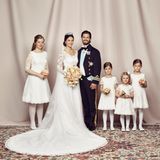 Ein Foto des Brautpaares mit den Blumenmädchen darf nicht fehlen. Estelle, die Kleinste, macht ihre Sache wieder ganz vorbildlich.