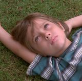 Karfreitag 20:15 auf ZDF: Boyhood   Die Geschichte einer Kindheit, über zwölf Jahre hinweg erzählt: als fiktionale Langzeitbeobachtung eines Jungen zwischen sechs und 18, seiner Familie und der Zeit, in der sie lebt. Das Besondere dabei: Zwölf Jahre lang werden alle Rollen von denselben Darstellern gespielt. Vor den Augen der Kamera wachsen Mason und seine Schwester heran, werden ihre getrennten Eltern mit neuen Partnern und Berufen älter. Ganz so wie im richtigen Leben.