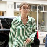 Supermodel Gigi Hadid auf Streifzug durch New York. Im lässigen und schwer angesagten Schlafanzug-Look wird sie von den Paparazzi abgelichtet.