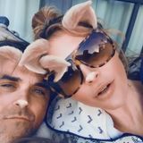 Zwei süße Bunnys: Ayda Field und Robbie Williams befinden sich im Esskoma. Das Osterwochenende wurde mit Pizza und Donuts eingeleitet. 