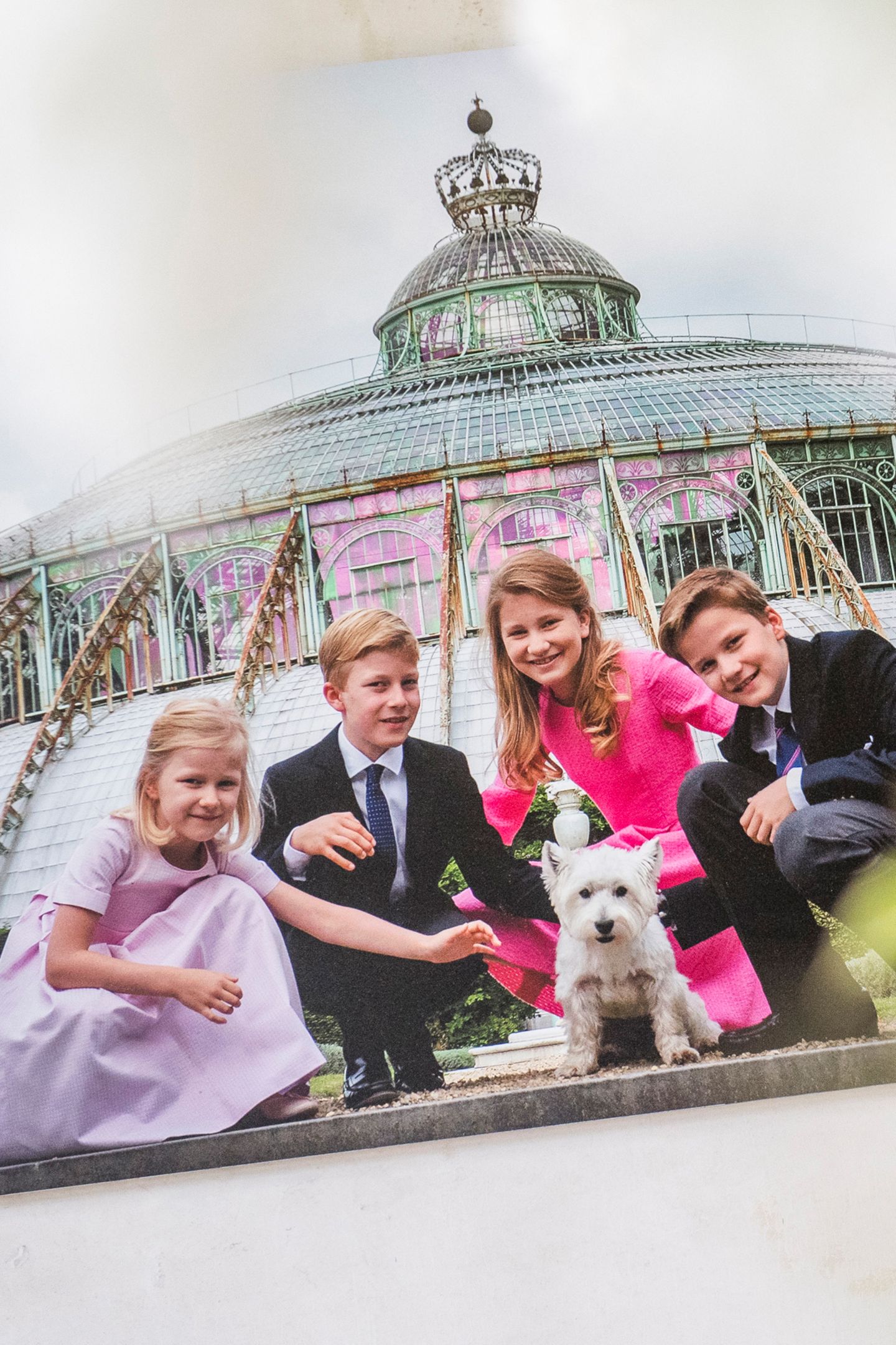 14. April 2017   Prinzessin Eléonore, Prinz Emmanuel,  Prinzessin Elisabeth und Prinz Gabriel posieren bei der Eröffnung der königlichen Gewächshäuser von Schloss Laken in Brüssel. Die kleine Prinzessin Eléonore 