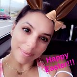 Bunny Eva Longoria grüßt schnell noch alle zu Ostern und hat die Hasenöhrchen angelegt. 