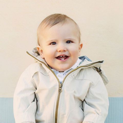 "Heute ist Prinz Alexander 1 Jahr. Alles Gute zum Geburtstag!", lautet der offizielle Kommentar zum Foto