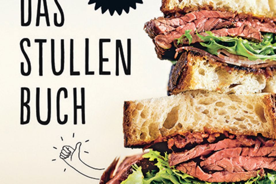 Dreikäsehoch de luxe: Ob als Pausenbrot oder Abendessen: Alexander Dölle und Anna Walz machen belegte Brote salonfähig und präsentieren Brotrezepte aus der ganzen Welt, von Erdbeer-Ziegenkäse-Stulle bis zur Schweizer Raclette-Variante. ("Das Stullenbuch", GU Verlag, 168 S., 19,99 Euro) Ob als Pausenbrot oder Abendessen: Alexander Dölle und Anna Walz machen belegte Brote salonfähig und präsentieren Brotrezepte aus der ganzen Welt, von Erdbeer-Ziegenkäse-Stulle bis zur Schweizer Raclette-Variante. ("Das Stullenbuch", GU Verlag, 168 S., 19,99 Euro)