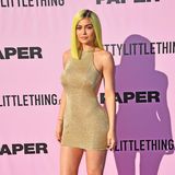 Golden Girlie: Kylie zeigt sich bei einer Coachella-Party im goldenen Minidress mit Boots fast langweilig. Hingucker sind zumindest ihre Haare.