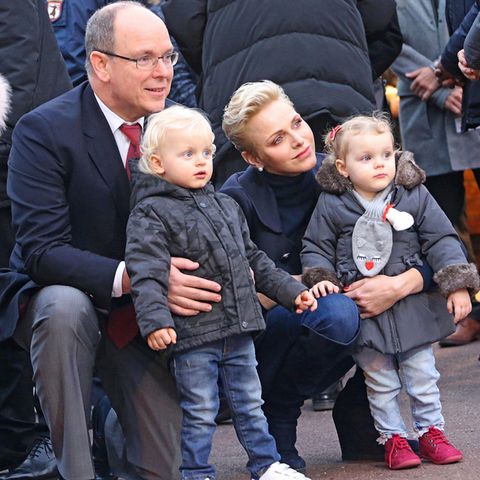 Fürst Albert, Fürstin Charlène, Prinz Jacques + Prinzessin Gabriella