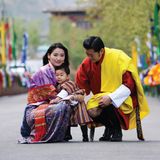 1. Mai 2017  Mit dem neuesten Kalenderblatt erinnert Bhutans Königspaar an den Tag im letzten Jahr, als ich kleiner Sohn ganz offiziell seinen Namen bekam.