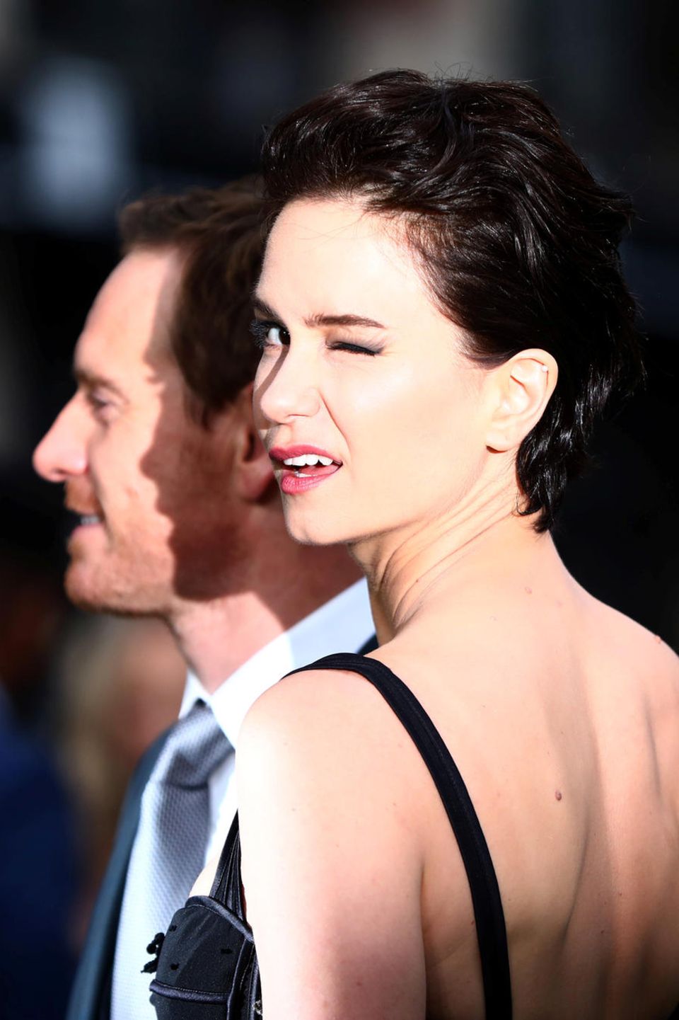 4. Mai 2017 Michael Fassbender und Katherine Waterston feiern in London die Weltpremiere von "Alien: Covenant". 4. Mai 2017 Michael Fassbender und Katherine Waterston feiern in London die Weltpremiere von "Alien: Covenant".