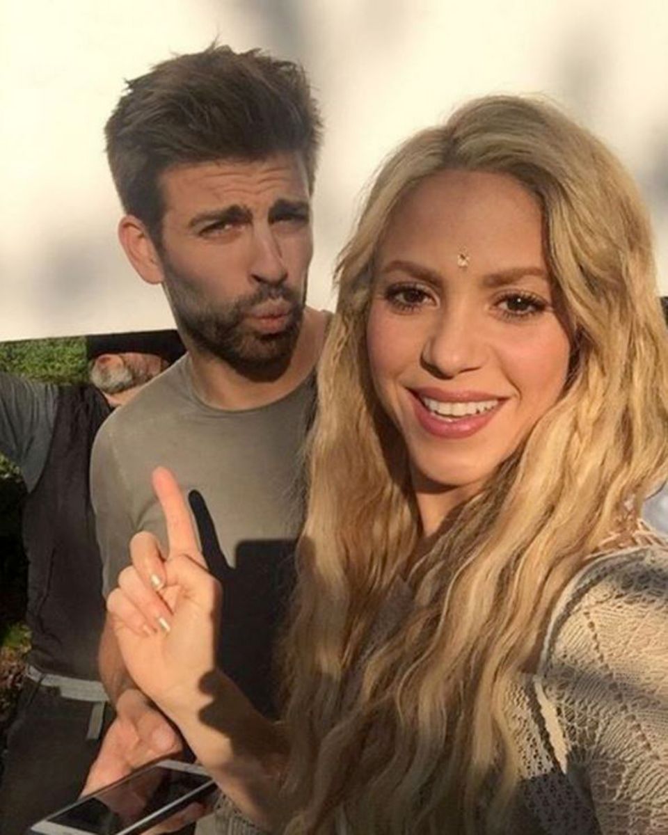 5. Mai 2017  Eine willkommene Abwechslung  am Set von Shakiras Musikvideo, ihr Ehemann Gerard Piqué  stattet ein Besuch ab, da ist die Freude groß. 