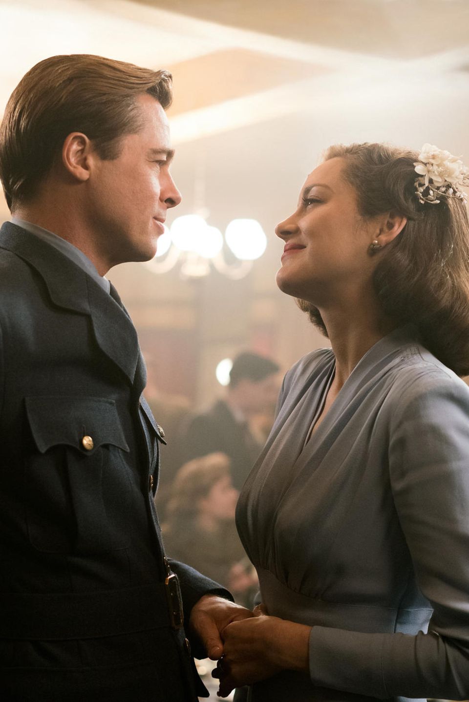 Brad Pitt und Marion Cotillard als Max und Marianne in "Allied - vertraute Fremde" Brad Pitt und Marion Cotillard als Max und Marianne in "Allied - vertraute Fremde"