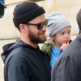 11. Mai 2017  Justin Timberlake ist mit Silas im Partnerlook in New York unterwegs. Beide tragen eine coole Beanie-Mütze.