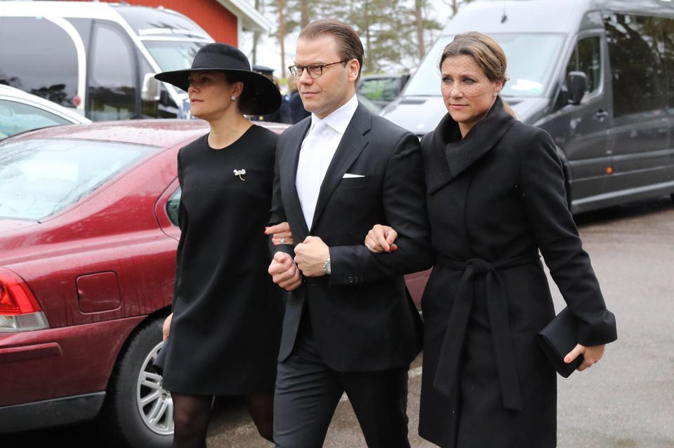 Schock für schwedische Royals: Prinz Daniel bietet Gattin Prinzessin Victoria und der norwegische Prinzessin Märta Louise Trost Prinz Daniel bietet Gattin Prinzessin Victoria und der norwegische Prinzessin Märta Louise Trost