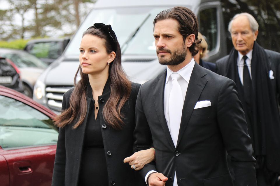 Schock für schwedische Royals: Prinzessin Sofia und Prinz Carl Philip nehmen Abschied von Baron Nicolas von Silfverschiöld Prinzessin Sofia und Prinz Carl Philip nehmen Abschied von Baron Nicolas von Silfverschiöld