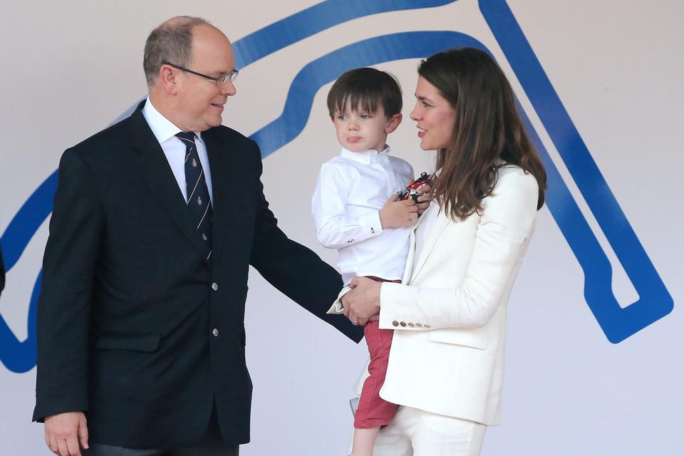 Charlotte Casiraghi: Fürst Albert, Charlotte Casiraghi und Rapahel an der Rennstrecke Fürst Albert mit seiner Nichte Charlotte Casiraghi und deren Sohn Rapahel am 13. Mai 2017 bei einem Rennen der Formel E in Monaco