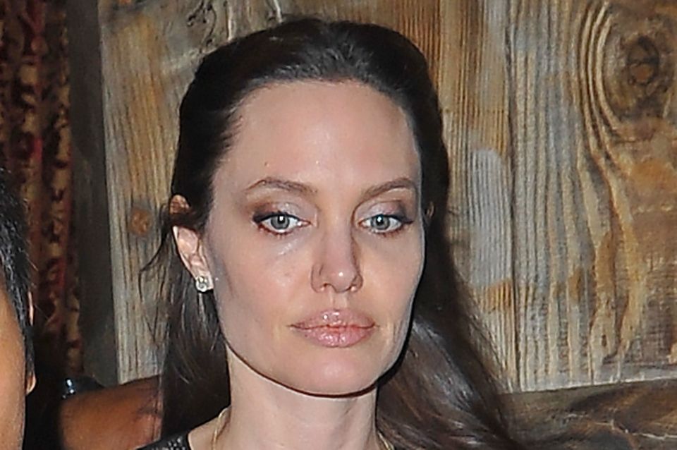 Angelina Jolie: Angelina Jolie macht kein glückliches Gesicht. Den Muttertag hat sie sich sicherlich anders vorgestellt. Angelina Jolie macht kein glückliches Gesicht. Den Muttertag hat sie sich sicherlich anders vorgestellt.