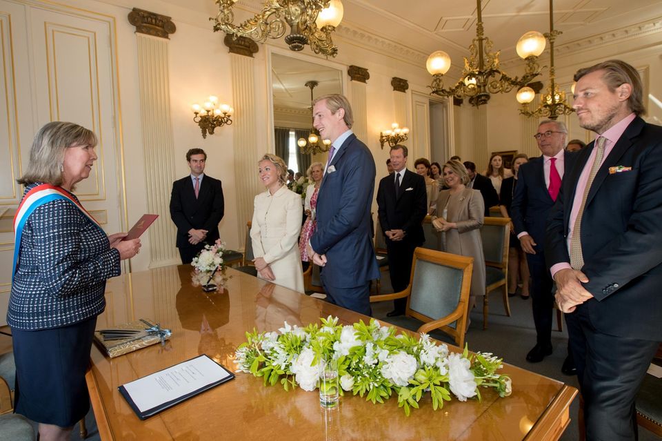 Prinzessin Marie-Gabrielle von Nassau-Weilburg: Ja, ich will! Prinzessin Marie-Gabrielle und Antonius Willms auf dem Standesamt am 15. Mai 2017 Ja, ich will! Prinzessin Marie-Gabrielle und Antonius Willms auf dem Standesamt am 15. Mai 2017