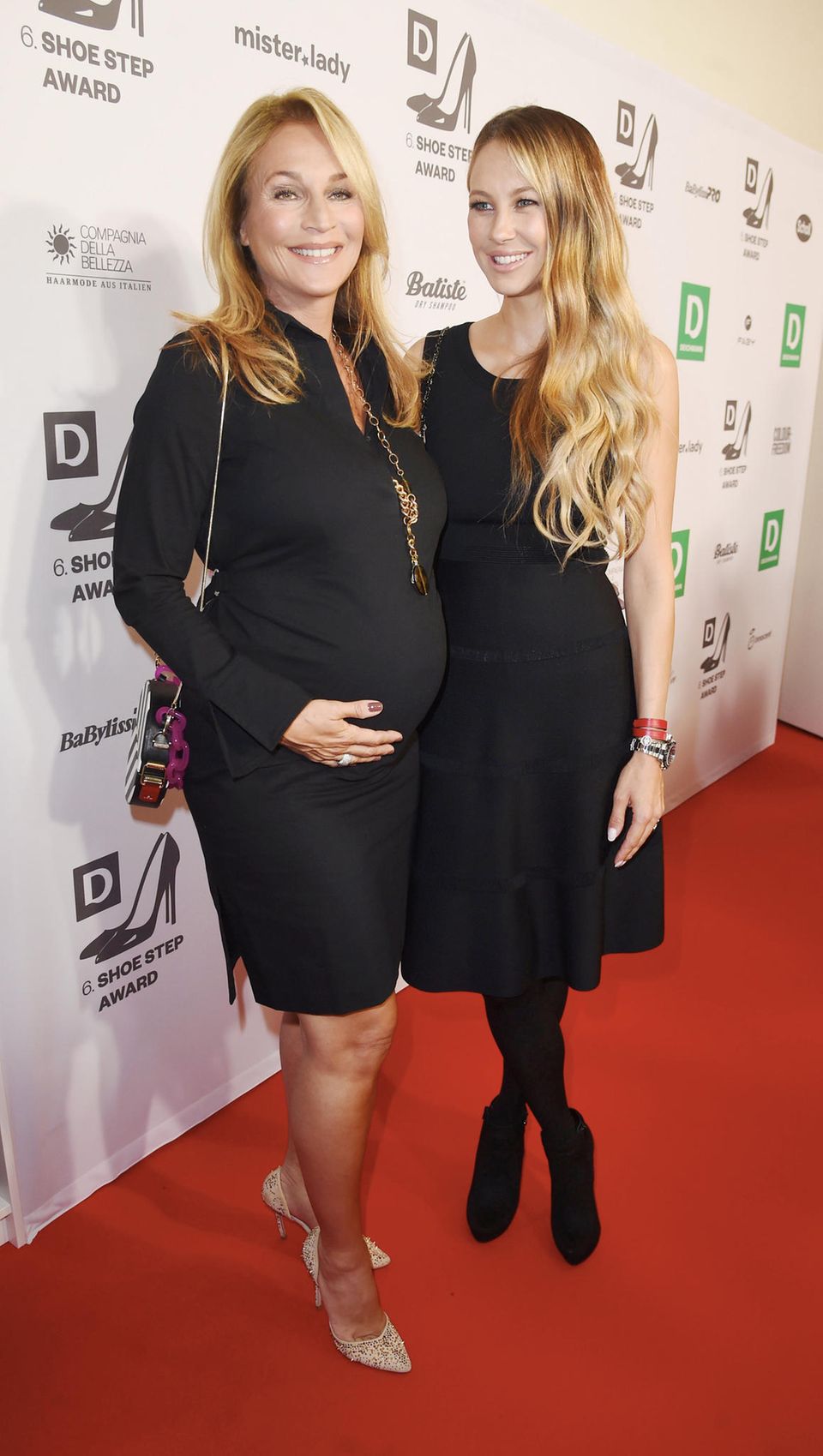 Die frischgebackene Mama von Zwillingen Alessandra Meyer-Wölden und die schwangere Caroline Beil haben sich viel zu erzählen. 