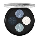 Mix aus vier Blautönen: "Mineral Eyeshadow Quattro Palette – Blue Platinum" von Lavera, ca. 5 Euro