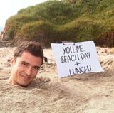 16. Mai 2017   Frauen aufgepasst! In einer Charity-Aktion ist es möglich, ein Essen mit Beau Orlando Bloom zu gewinnen, berichtet der Schauspieler auf seiner Instagram-Seite. Aber nicht nur das! Orlando fliegt mit dir nach Malibu zu besagtem Essen, hängt mit dir am Strand ab und vieles mehr...