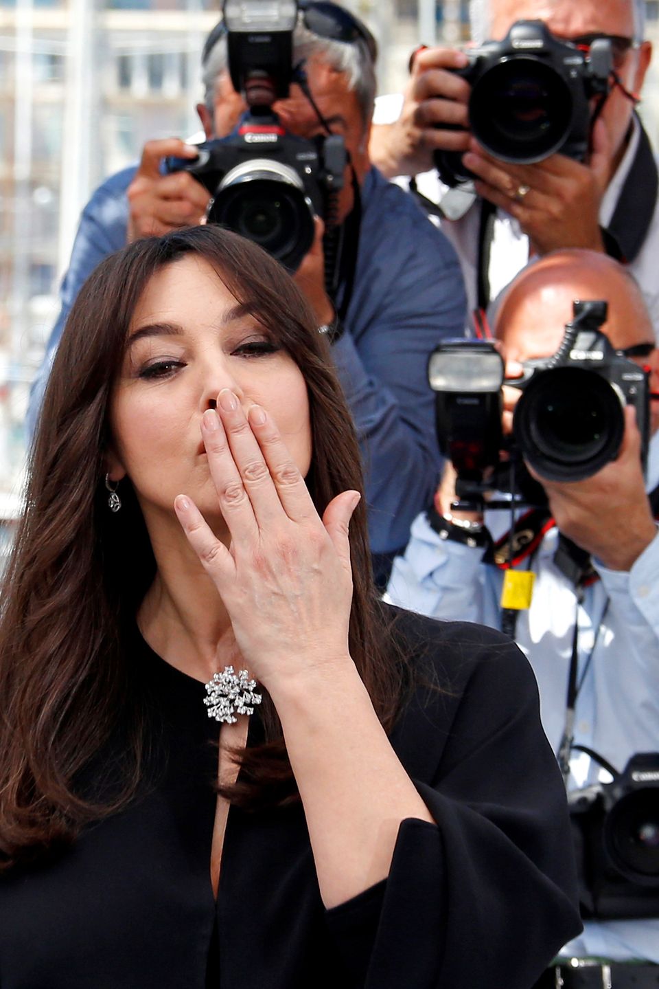 Von der bezaubernden Monica Bellucci gibt es ein Küsschen. Von der bezaubernden Monica Bellucci gibt es ein Küsschen.