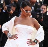 Sängerin Rihanna posiert während der "OKJA"-Premiere.