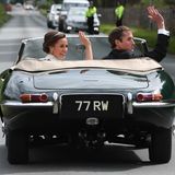 20. Mai 2017  "Just Married": James Matthews fährt seine Braut stilecht in einem grünen Jaguar zum privaten Empfang in Englefield.