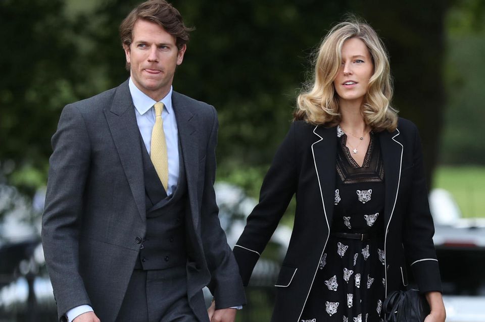 Olivia Hunt kommt mit ihrem Ehemann Nicholas Wilkinson. Olivia war die erste feste Freundin von Prinz William an der Uni. 