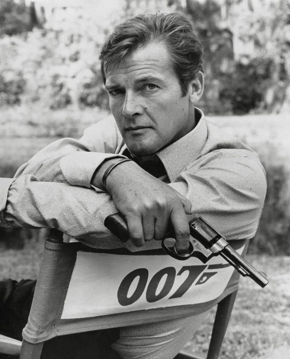 23. Mai 2017: Roger Moore (89 Jahre) Traurige Nachricht für alle Hollywood-Fans: Roger Moore ist mit 89 Jahren gestorben. Das gab seine Familie per Twitter bekannt. Der Bond-Darsteller erlag seinem Krebsleiden.