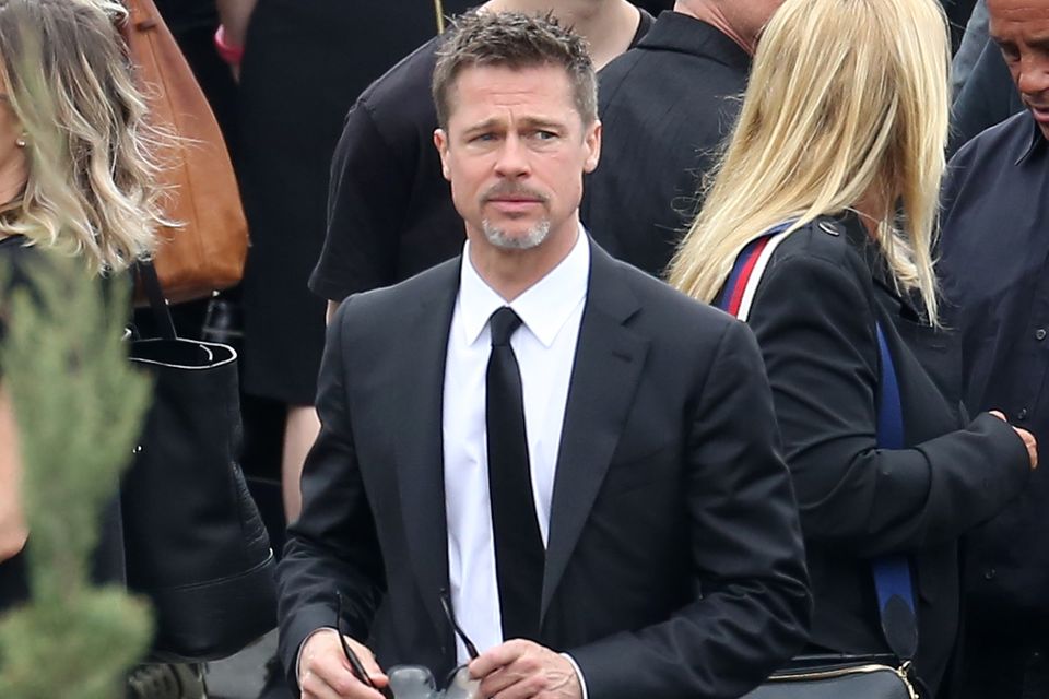 Chris Cornell (†) beigesetzt: Brad Pitt trauert im Chris Cornell. Brad Pitt trauert im Chris Cornell.