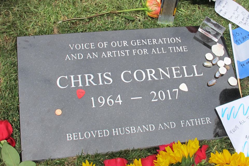 Der Grabstein von Chris Cornell. 