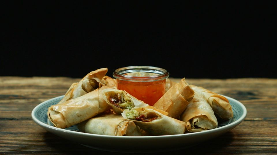 Avocado-Filo-Röllchen: Rezept für das mediterrane Fingerfood | GALA.de