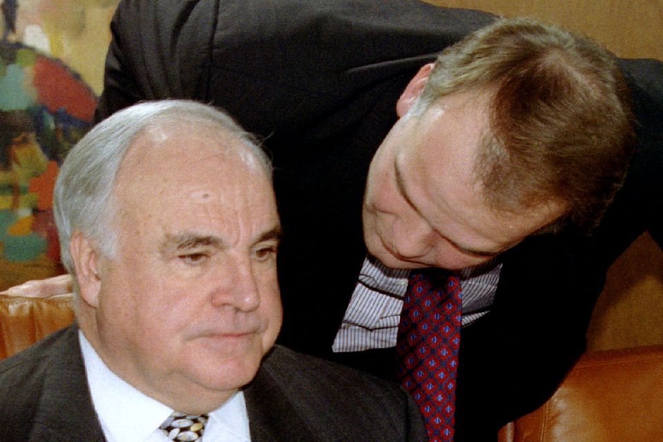 Andreas Fritzenkötter : Andreas Fritzenkötter 1991 bis 1995 Berater des damaligen Bundeskanzlers Helmut Kohl Andreas Fritzenkötter 1991 bis 1995 Berater des damaligen Bundeskanzlers Helmut Kohl