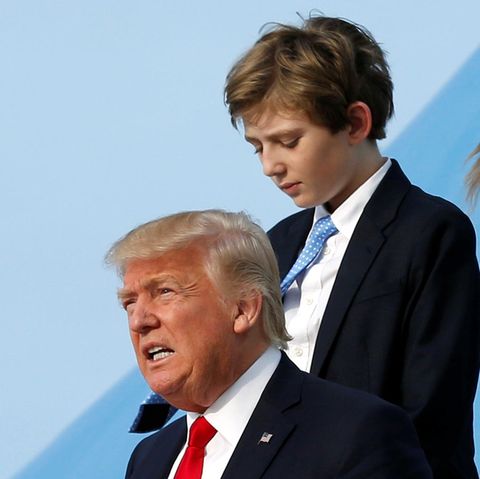 Donald Trump mit seinem Sohn Barron Trump und Ehefrau Melania Trump bei einer Landung mit der Air Force One. 