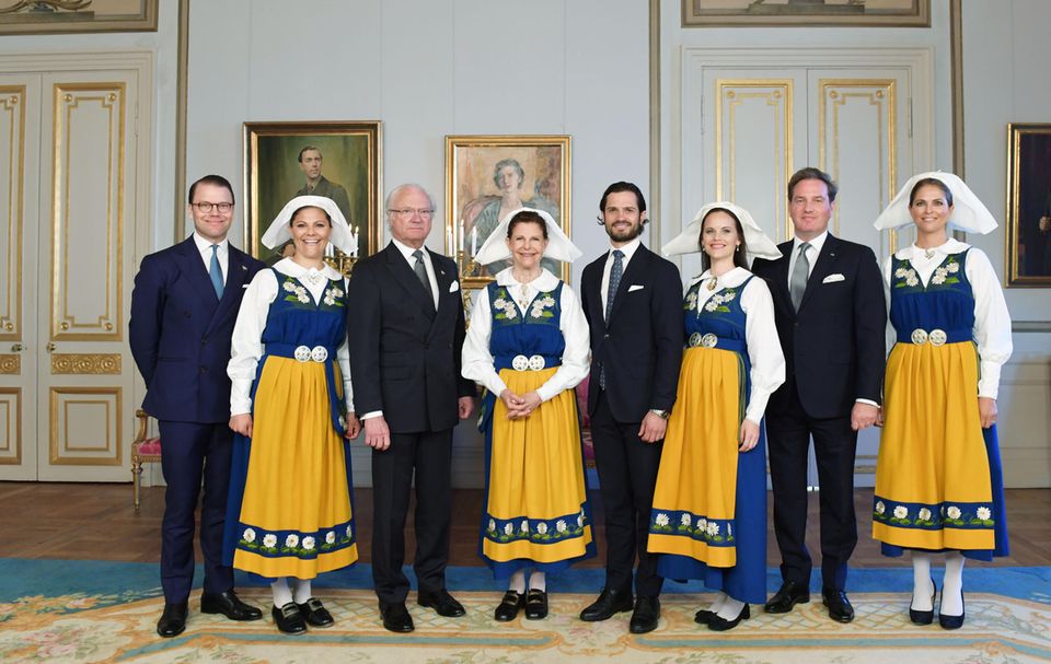 Schwedens Königsfamilie am Nationalfeiertag: Ein royales Debüt | GALA.de