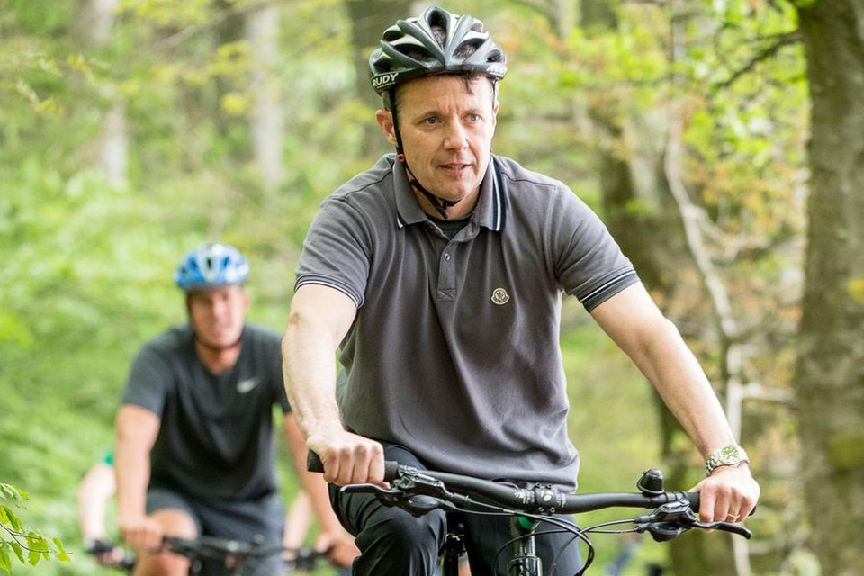 Sportlich, sportlich, Prinz Frederik: Auf dem Mountainbike macht der Däne eine gute Figur. 