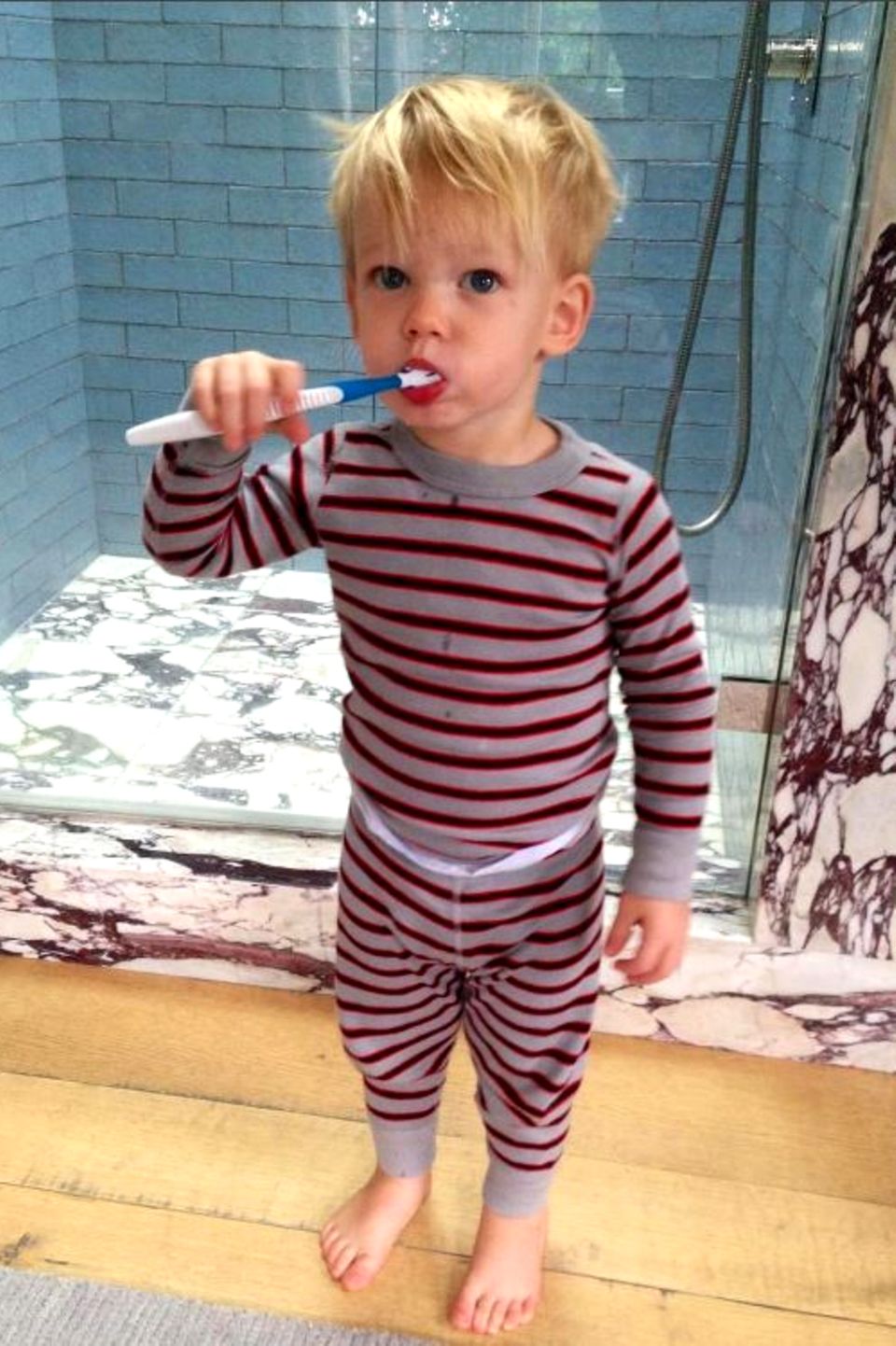 8. Juni 2017   Das ist einfach nur zu süß: Hilary Duff teilt ein Trowback-Foto ihres Sohnes Luca beim Zähneputzen.