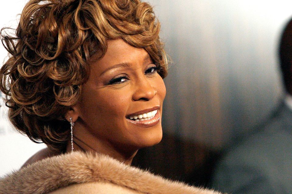 Neue Doku Enth Llt So Wurde Whitney Houston Ausgebeutet GALA De   Whitney Houston 