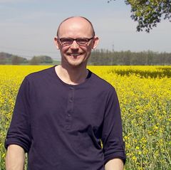 Imker Andreas (46) aus dem Spreewald in Brandenburg betreibt im Nebenerwerb eine Imkerei.