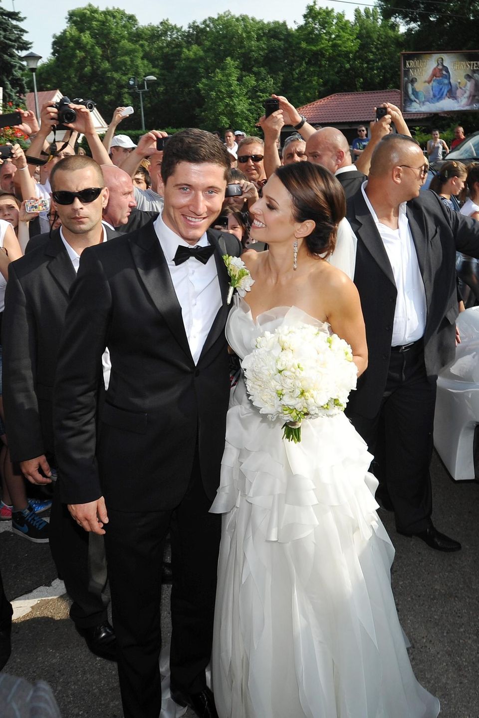 2013: Robert Lewandowski und Anna Stachurska   Der Bayernstar heiratete seine schöne Anna in Sarock, Polen.