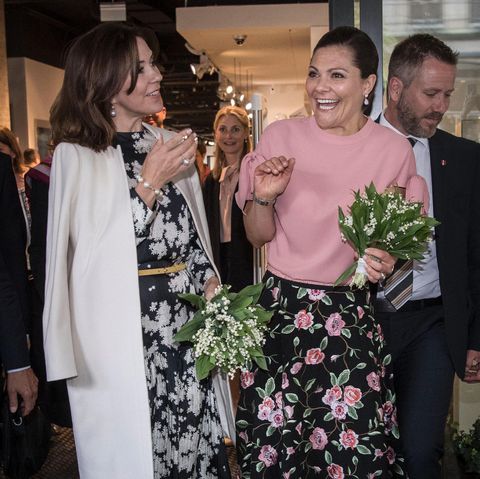 Prinzessin Mary und Prinzessin Victoria - hier bei einem Einkaufsbummel in Stockholm am 30. Mai 2017 - sind enge Freundinnen