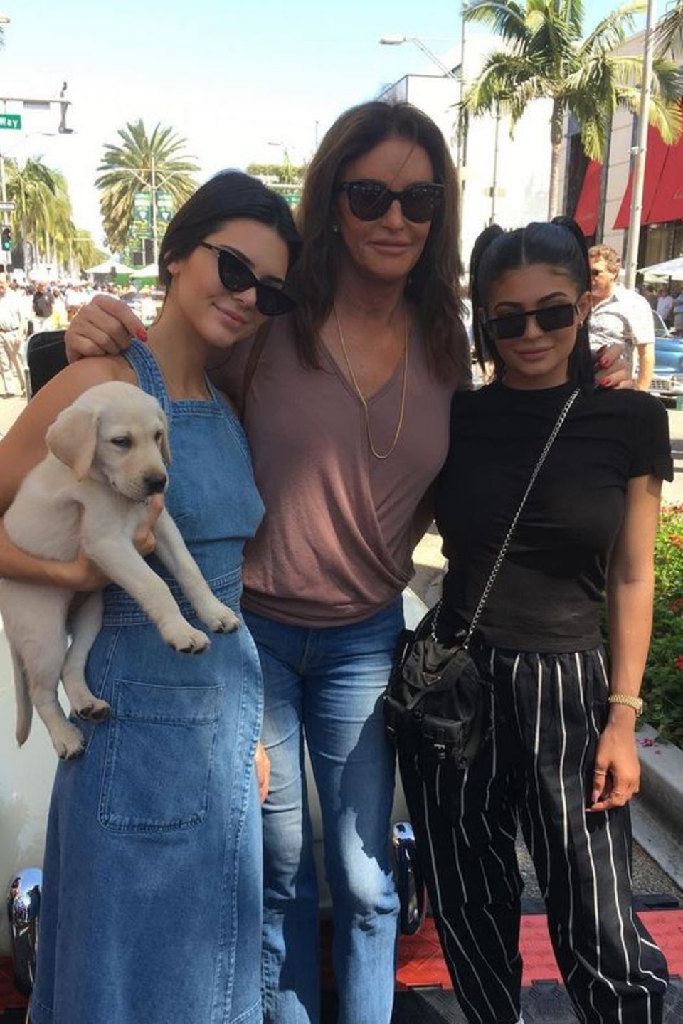 Mit den Töchtern Kendall und Kylie macht Caitlyn Jenner am Vatertag den Rodeo Drive unsicher. 